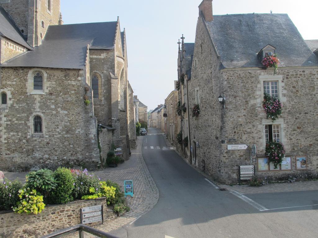 Le Relais De La Caleche Hotel Saint-Denis-dʼAnjou Exterior foto