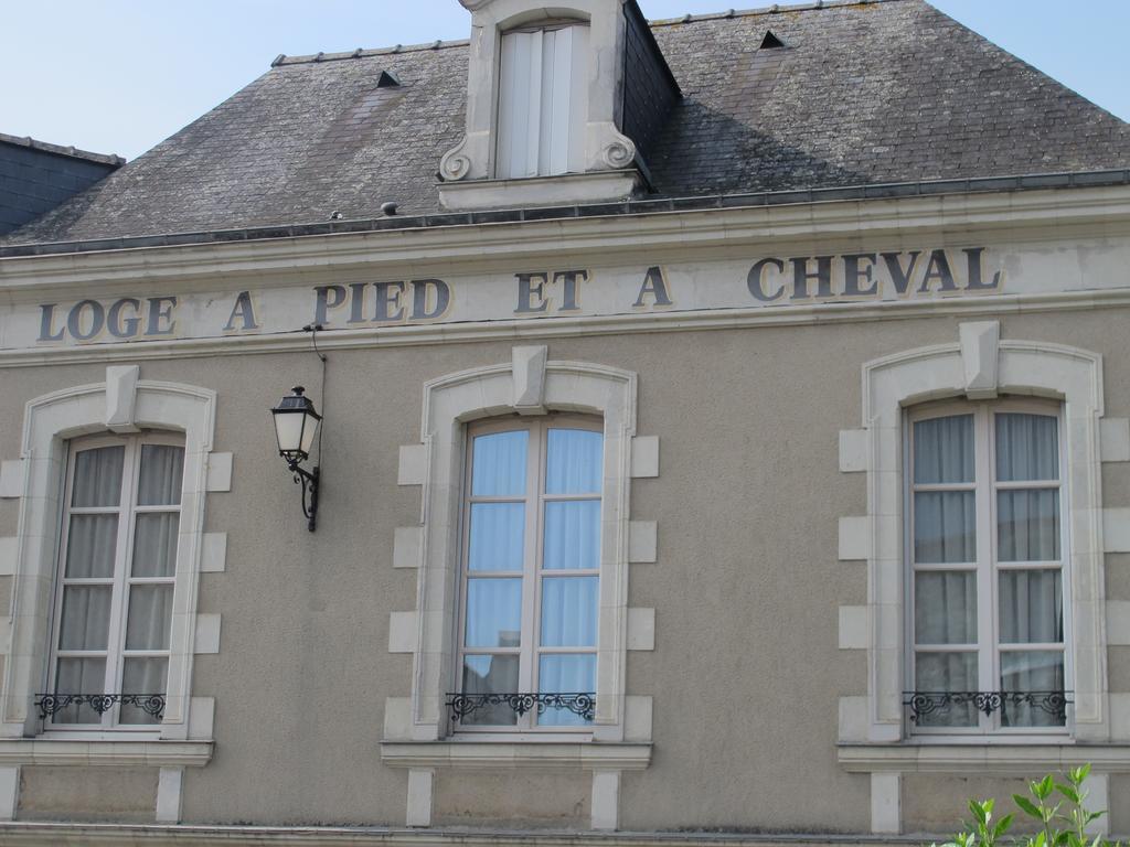 Le Relais De La Caleche Hotel Saint-Denis-dʼAnjou Exterior foto