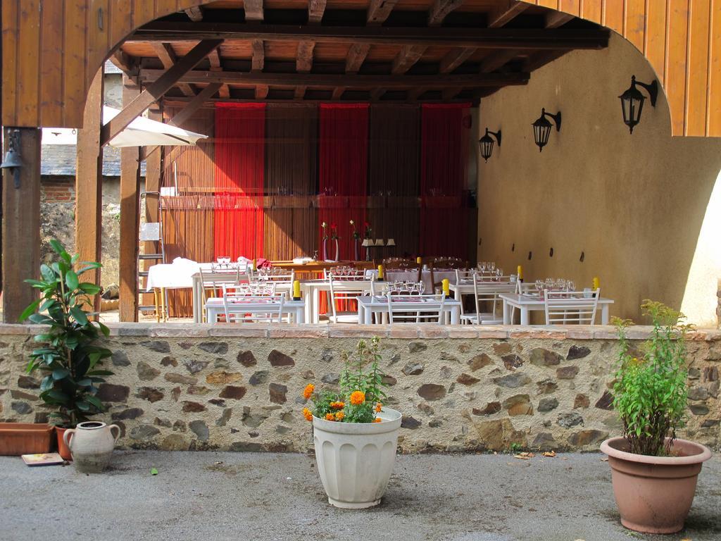 Le Relais De La Caleche Hotel Saint-Denis-dʼAnjou Exterior foto